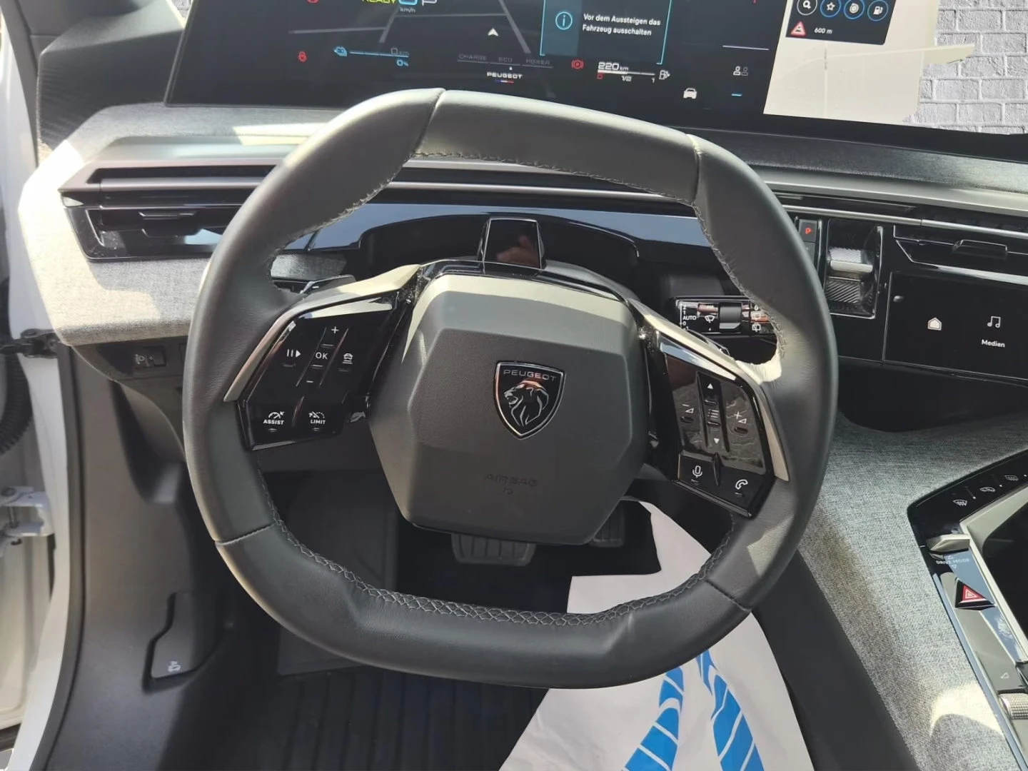 Peugeot 5008 PHEV/195HP/ALLURE/7S/CAM/LED/NAVI/KLESS/632q, снимка 8 - Автомобили и джипове - 55753204