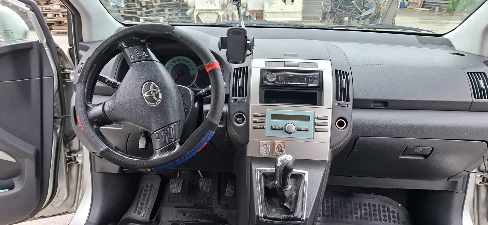 Toyota Corolla verso, снимка 7 - Автомобили и джипове - 55838593