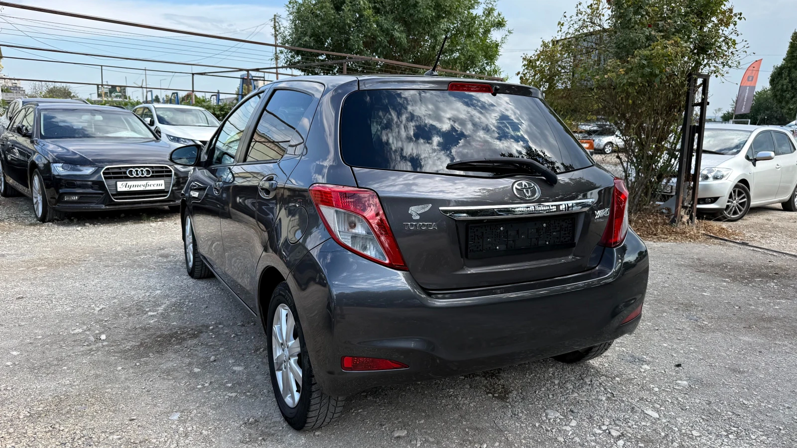 Toyota Yaris 1.3i КАМЕРА ПАНОРАМА 6ск., снимка 3 - Автомобили и джипове - 55953880