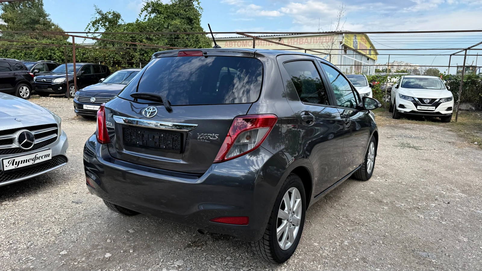 Toyota Yaris 1.3i КАМЕРА ПАНОРАМА 6ск., снимка 4 - Автомобили и джипове - 55953880