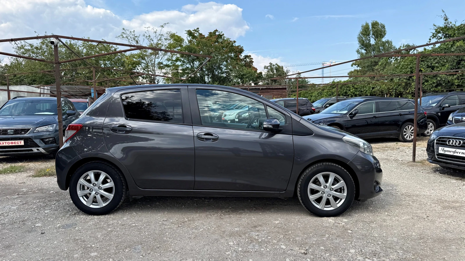 Toyota Yaris 1.3i КАМЕРА ПАНОРАМА 6ск., снимка 5 - Автомобили и джипове - 55953880
