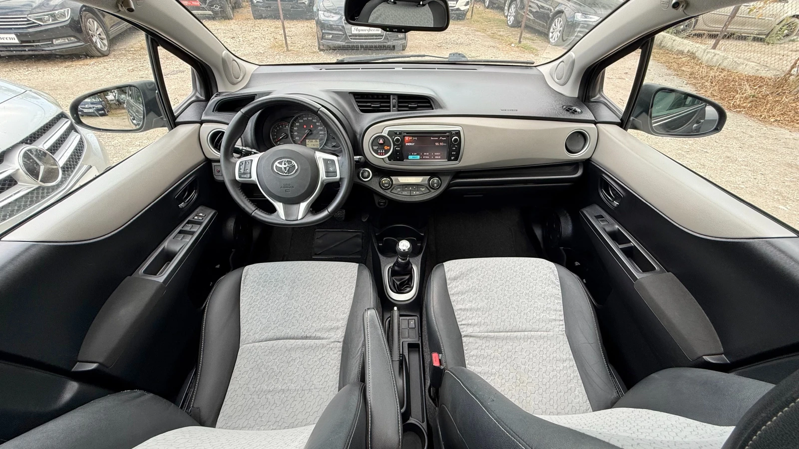 Toyota Yaris 1.3i КАМЕРА ПАНОРАМА 6ск., снимка 9 - Автомобили и джипове - 55953880