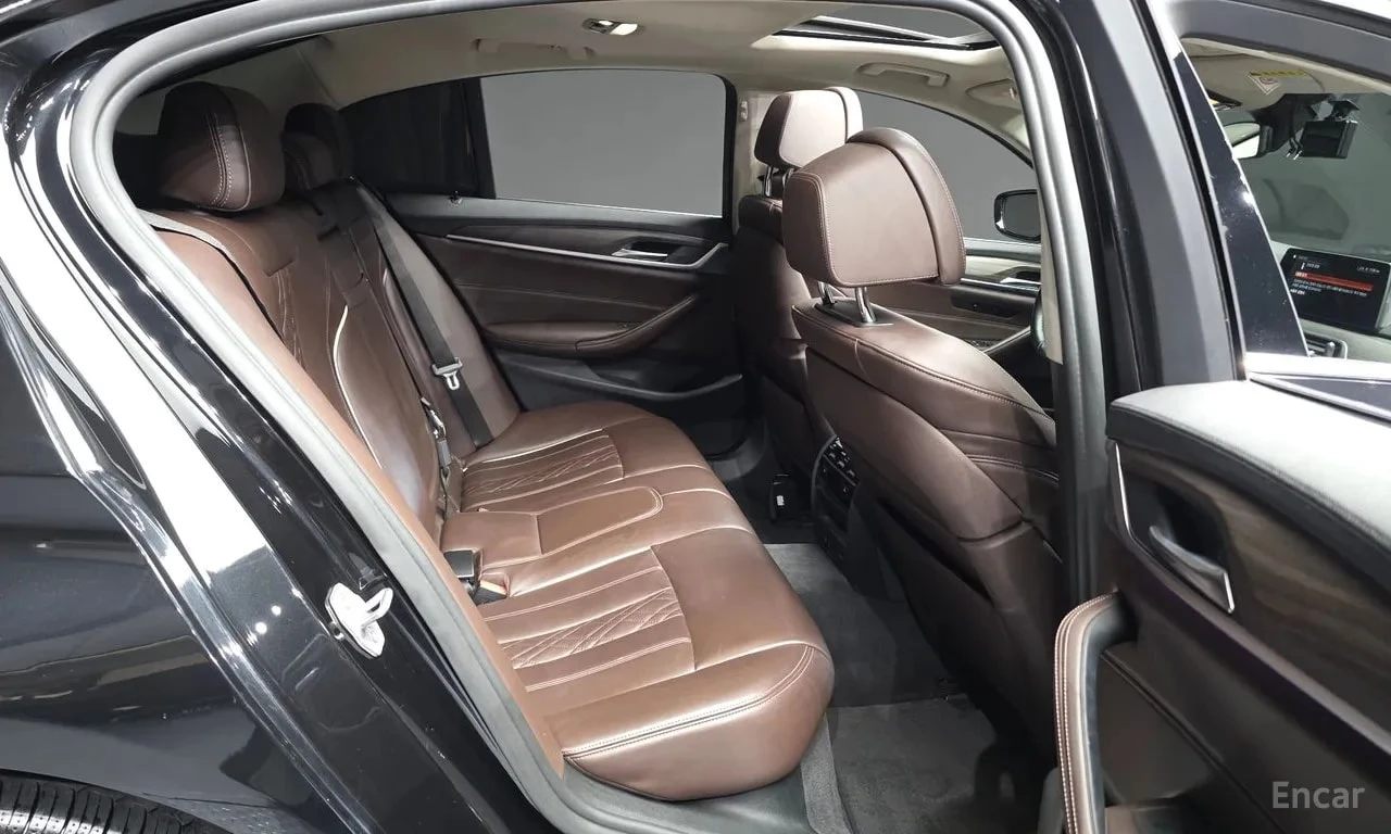 BMW 520 d xDrive Luxury Plus, снимка 12 - Автомобили и джипове - 55959456