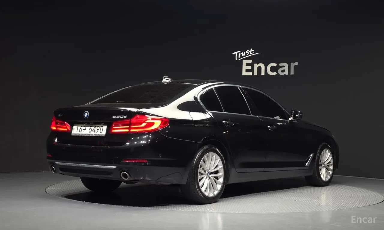 BMW 520 d xDrive Luxury Plus, снимка 2 - Автомобили и джипове - 55959456