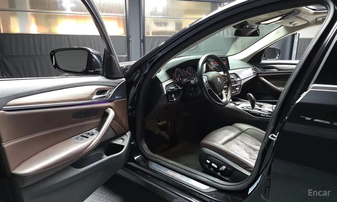 BMW 520 d xDrive Luxury Plus, снимка 10 - Автомобили и джипове - 55959456