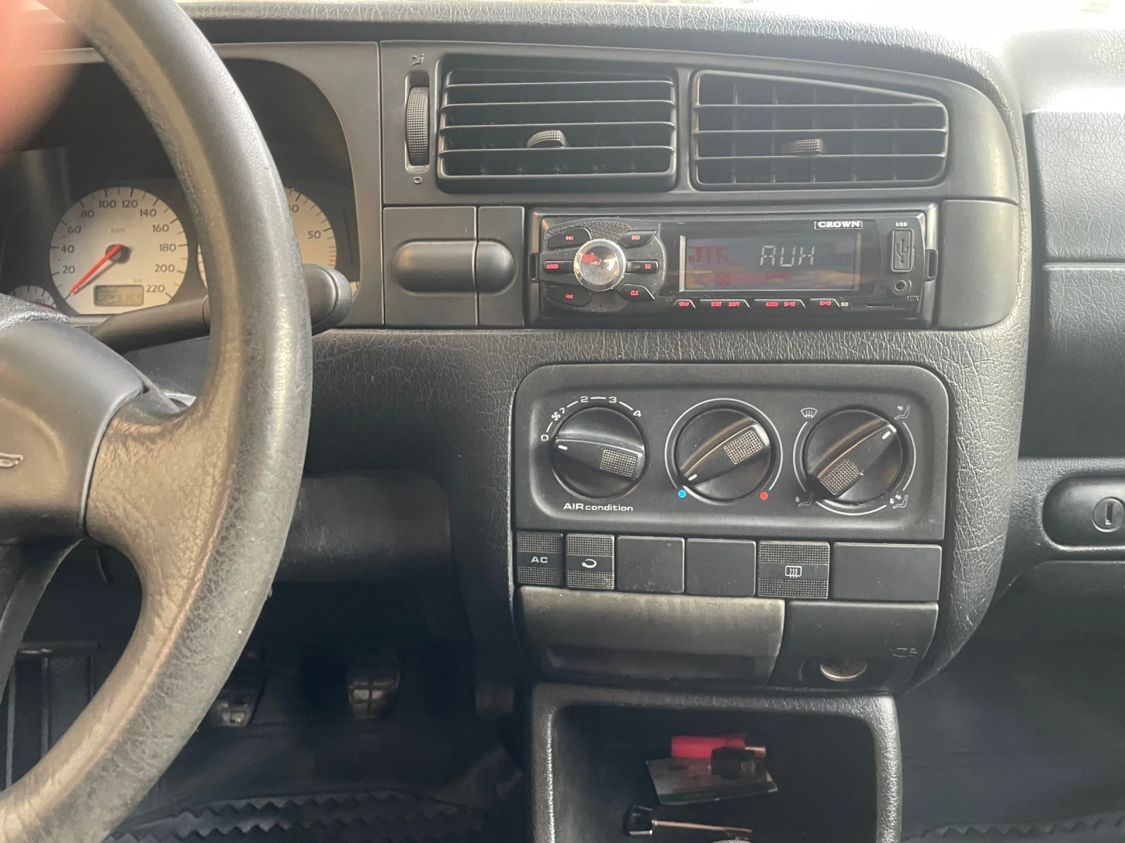 VW Golf 1.8 моно газ клима без точка ръжда, снимка 8 - Автомобили и джипове - 56215061