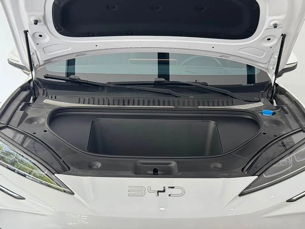 BYD Sealion 7 610 Smart Drive Edition, снимка 4 - Автомобили и джипове - 56474364