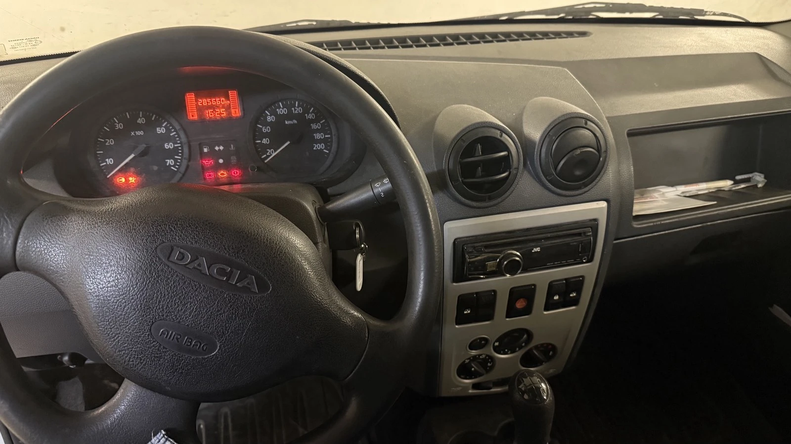 Dacia Logan, снимка 4 - Автомобили и джипове - 56682716