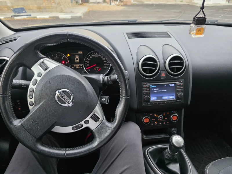 Nissan Qashqai, снимка 2 - Автомобили и джипове - 51790568