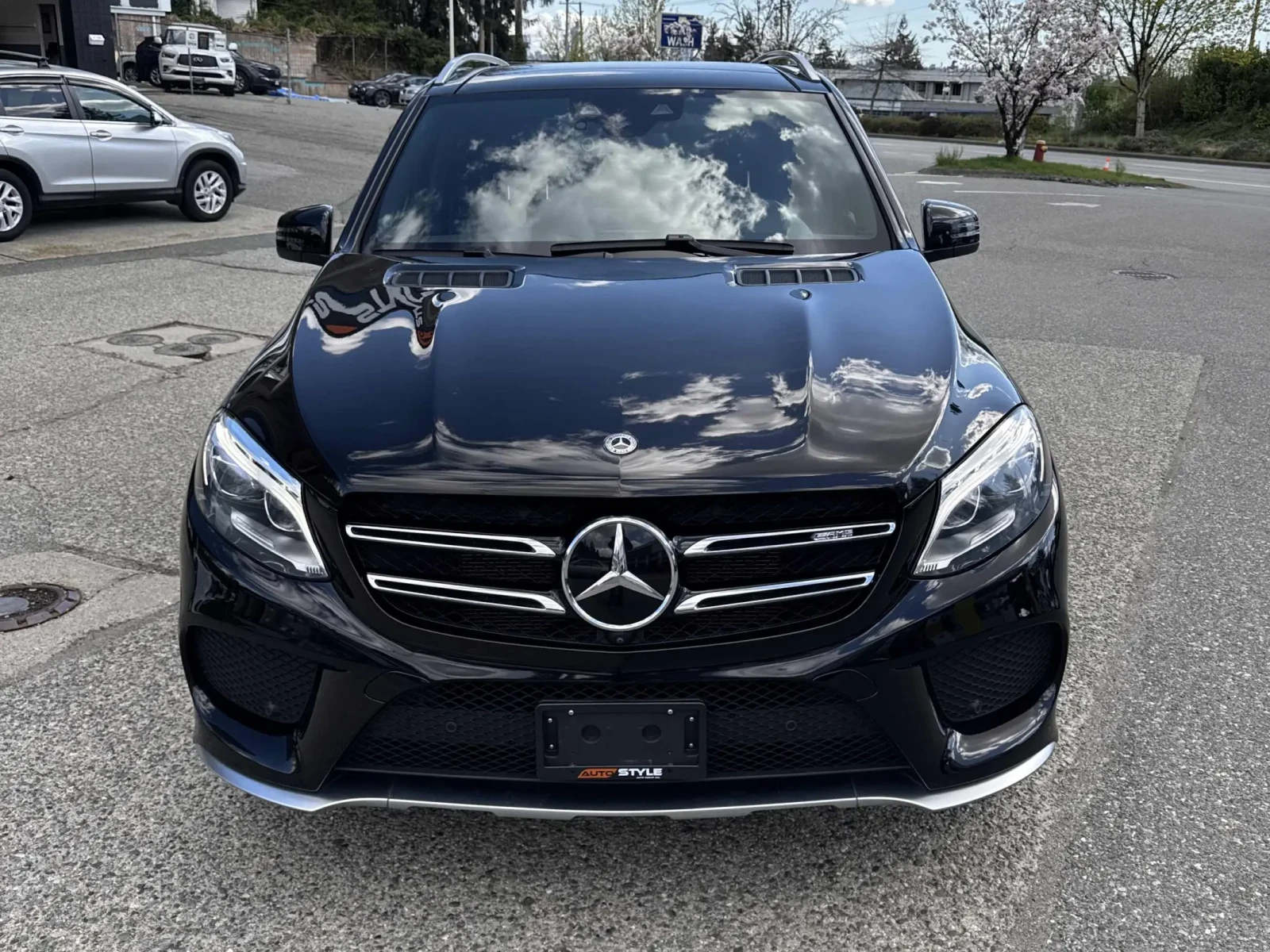 Mercedes-Benz GLE 43 AMG ПОДГРЕВ* HARMAN* 360* PANO* KEYLESS, снимка 2 - Автомобили и джипове - 54231151