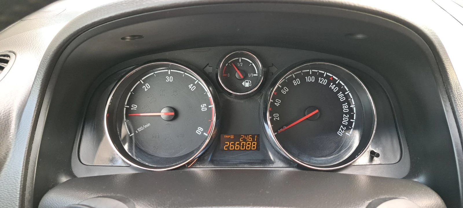 Opel Antara 2.2 CDTI 163kc 4x4 Кожа, Подгрев, 6-скорост Италия, снимка 13 - Автомобили и джипове - 54932889