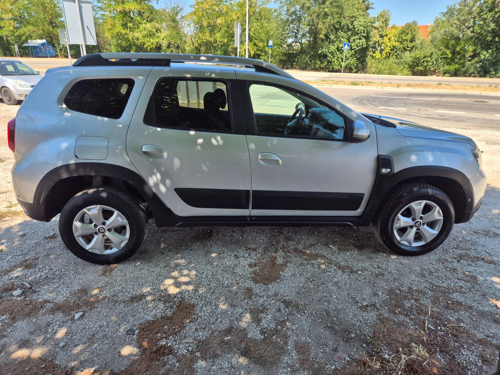 Dacia Duster 1.6i, NAVI, KAMERA, 114k, s, снимка 4 - Автомобили и джипове - 55726660