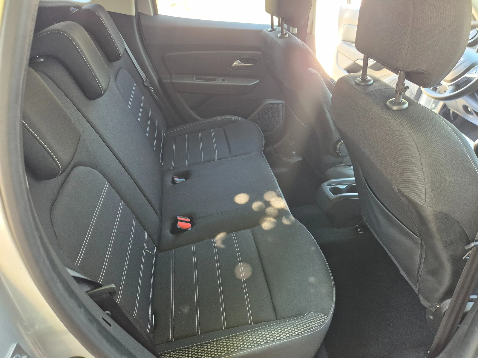 Dacia Duster 1.6i, NAVI, KAMERA, 114k, s, снимка 12 - Автомобили и джипове - 55726660