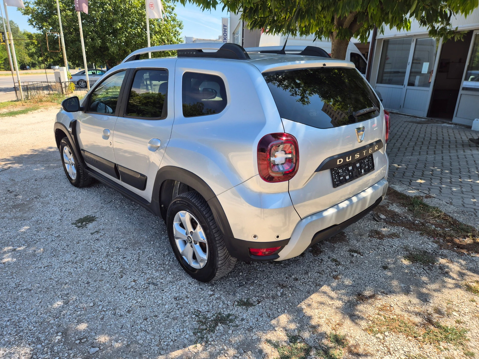 Dacia Duster 1.6i, NAVI, KAMERA, 114k, s, снимка 7 - Автомобили и джипове - 55726660