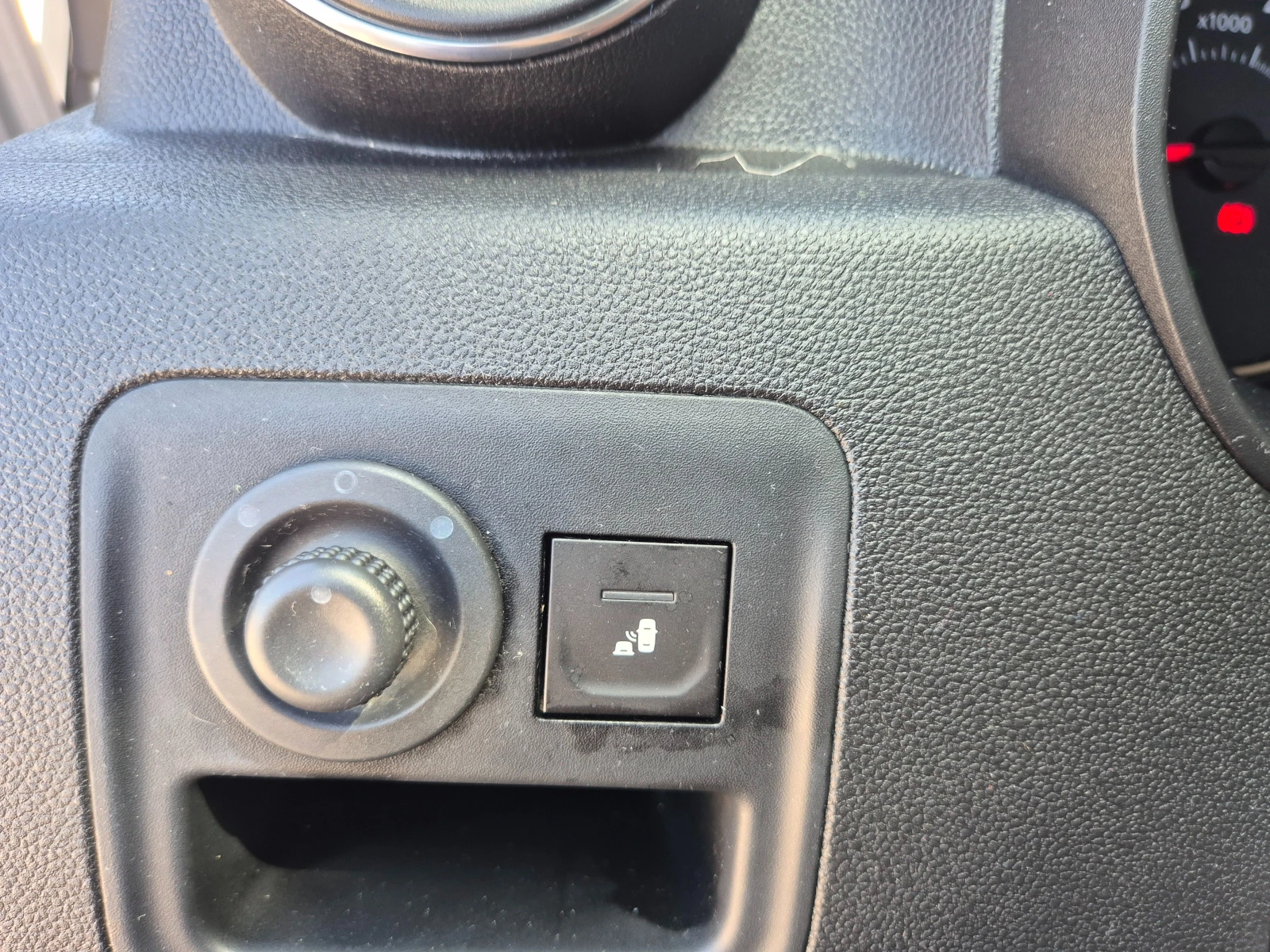 Dacia Duster 1.6i, NAVI, KAMERA, 114k, s, снимка 16 - Автомобили и джипове - 55726660