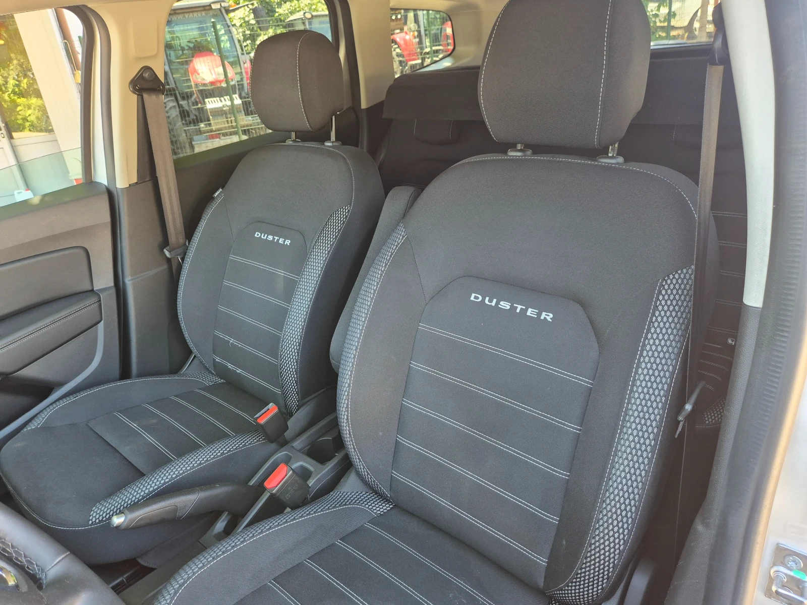 Dacia Duster 1.6i, NAVI, KAMERA, 114k, s, снимка 10 - Автомобили и джипове - 55726660