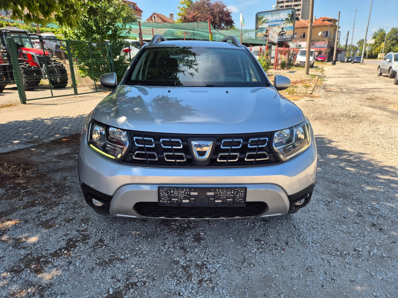 Dacia Duster 1.6i, NAVI, KAMERA, 114k, s, снимка 2 - Автомобили и джипове - 55726660