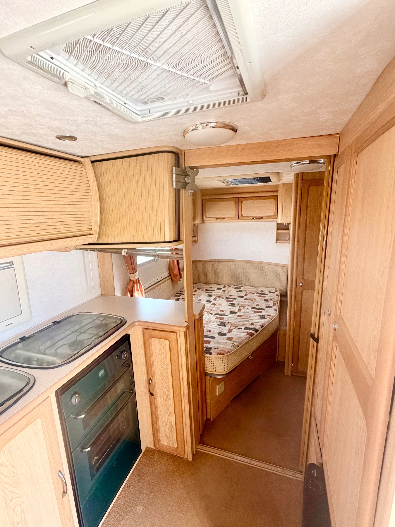 Каравана Eldis Odyssey 534 / 4, снимка 14 - Каравани и кемпери - 55404991