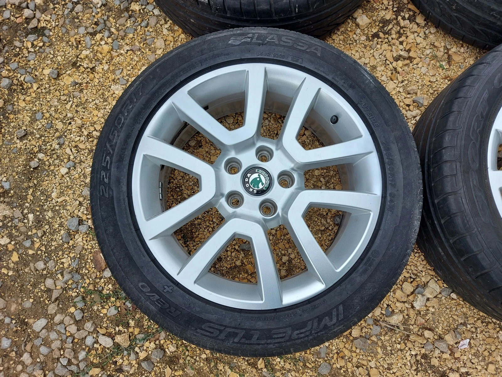    225/50R17  Skoda Yeti | Mobile.bg   3