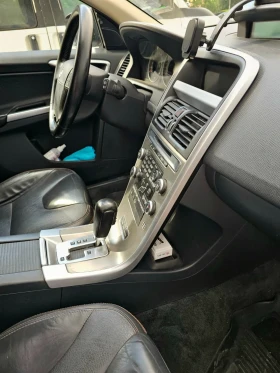 Volvo XC60 3.2 AWD, снимка 10