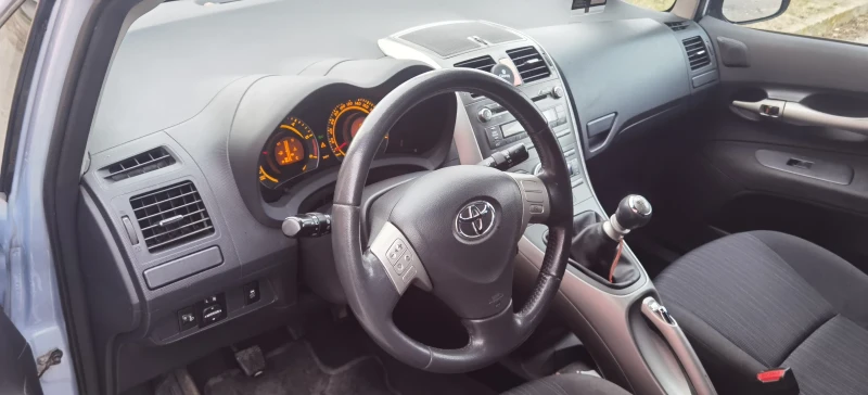 Toyota Auris, снимка 5 - Автомобили и джипове - 48574376