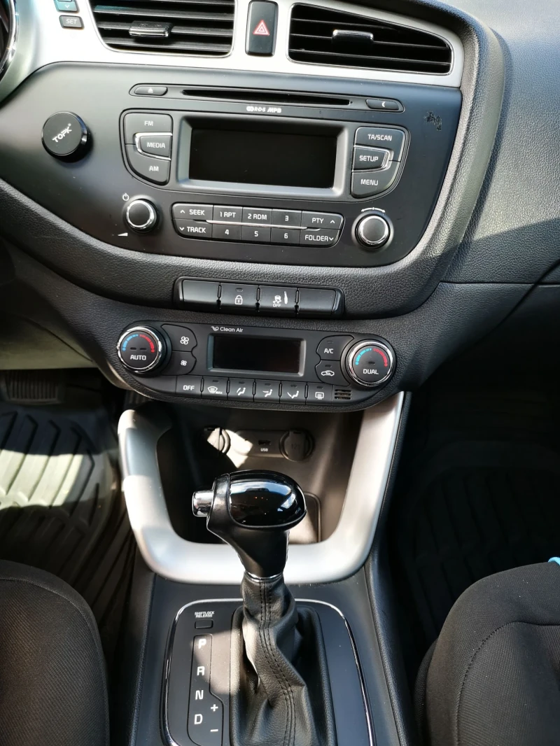 Kia Ceed 1.6GDI, снимка 7 - Автомобили и джипове - 51941485