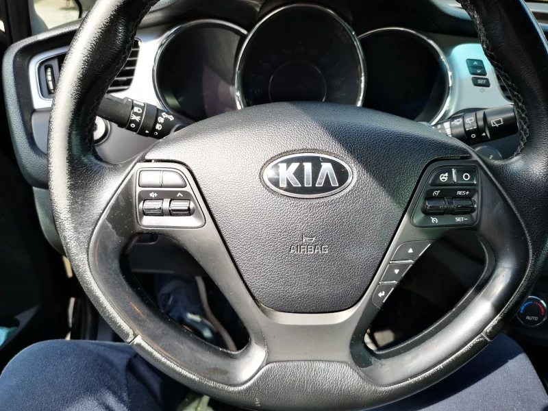 Kia Ceed 1.6GDI, снимка 8 - Автомобили и джипове - 51941485