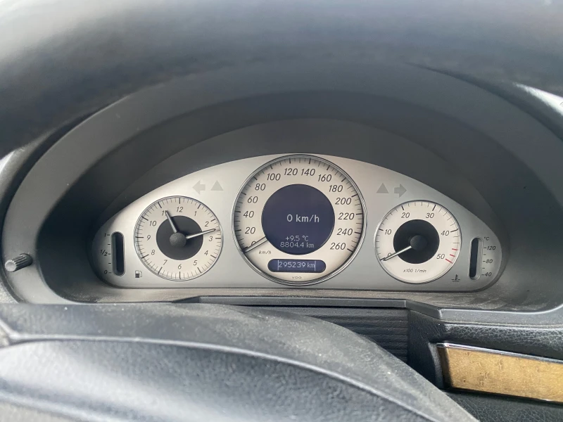 Mercedes-Benz E 320, снимка 6 - Автомобили и джипове - 52671663
