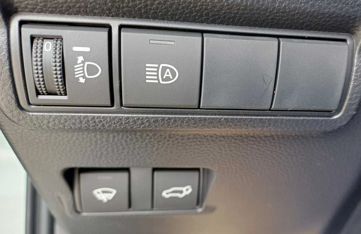 Toyota Corolla Cross 2.0 Hybrid Style - изображение 8