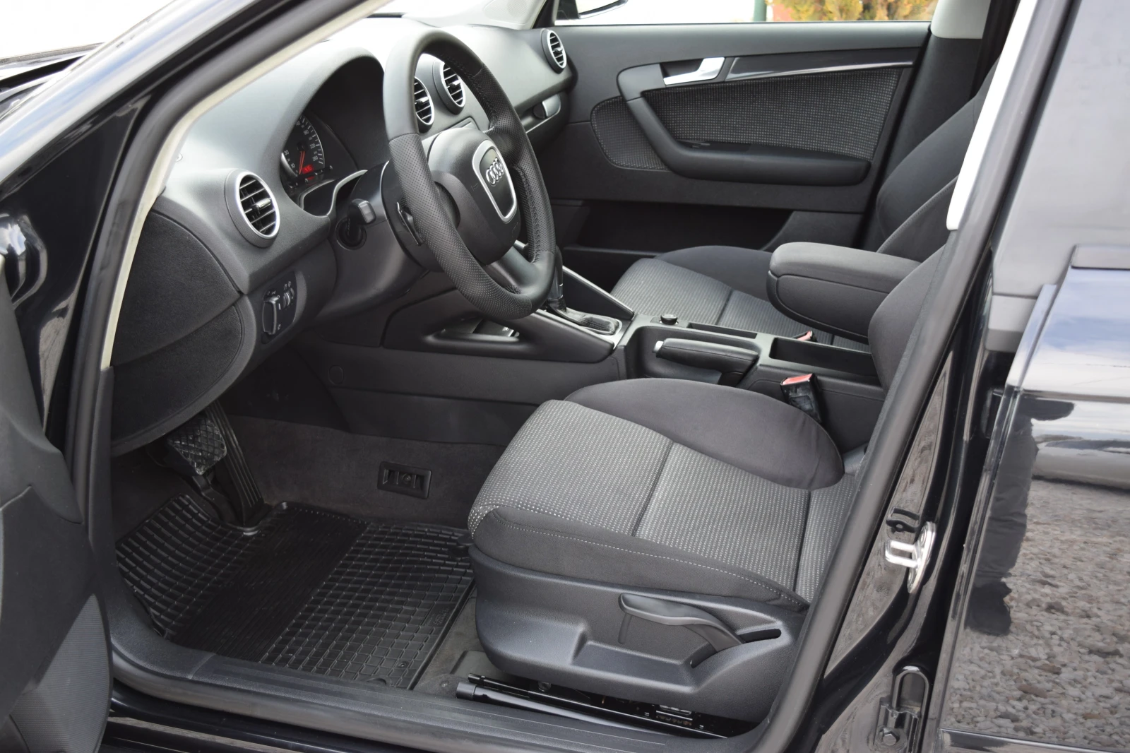 Audi A3 2.0 tdi Sportback* Автоматик - изображение 9