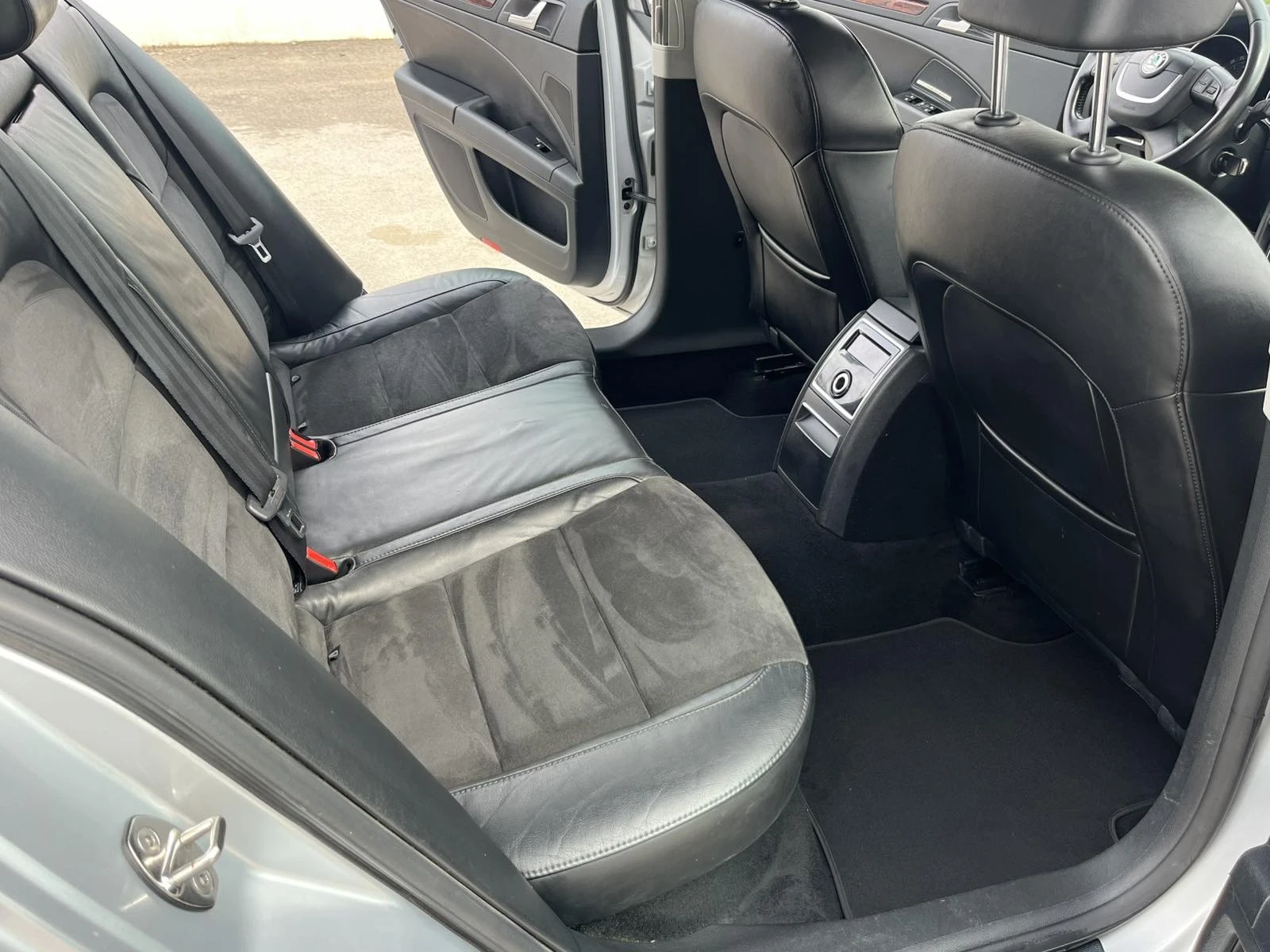 Skoda Superb 2.0TDI 170к COMMON RAIL АВТОМАТ DSG ВНОС ИТАЛИЯ, снимка 10 - Автомобили и джипове - 53966899