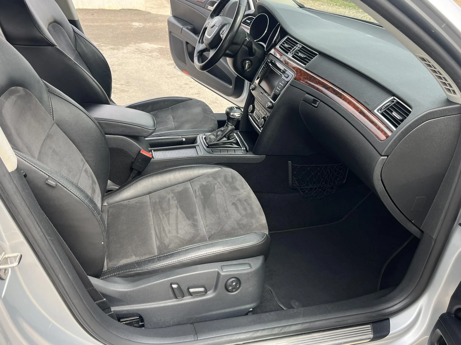 Skoda Superb 2.0TDI 170к COMMON RAIL АВТОМАТ DSG ВНОС ИТАЛИЯ, снимка 11 - Автомобили и джипове - 53966899