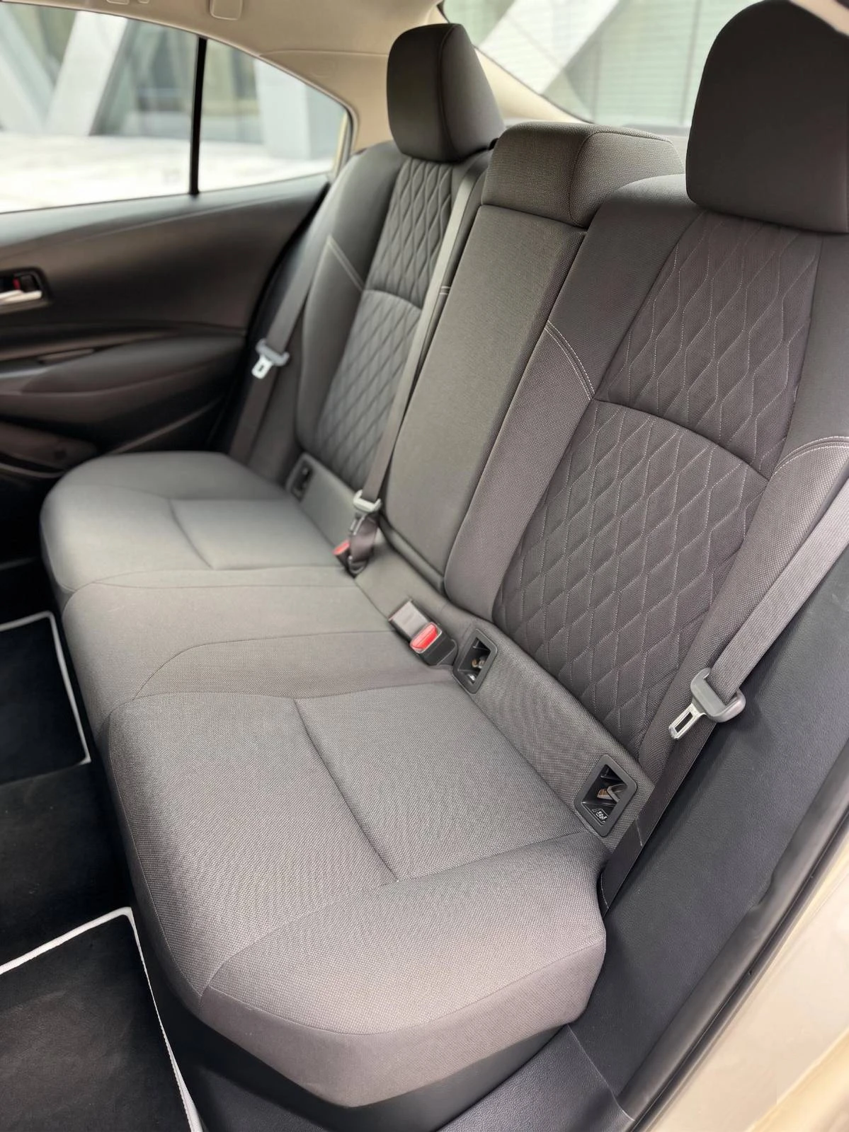 Toyota Corolla 1.8 Hybrid Executive, снимка 14 - Автомобили и джипове - 54509148
