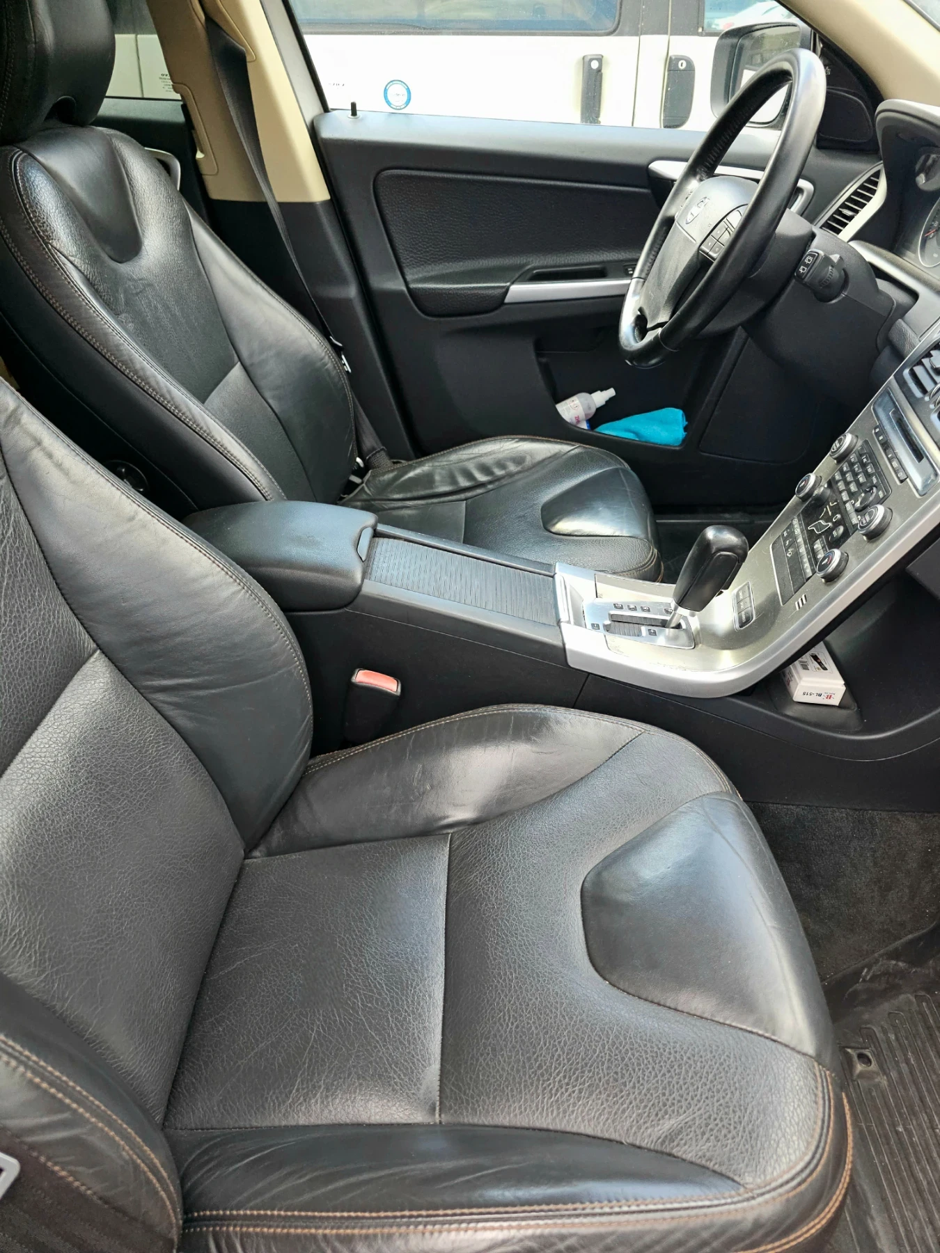 Volvo XC60 3.2 AWD, снимка 11 - Автомобили и джипове - 54991536