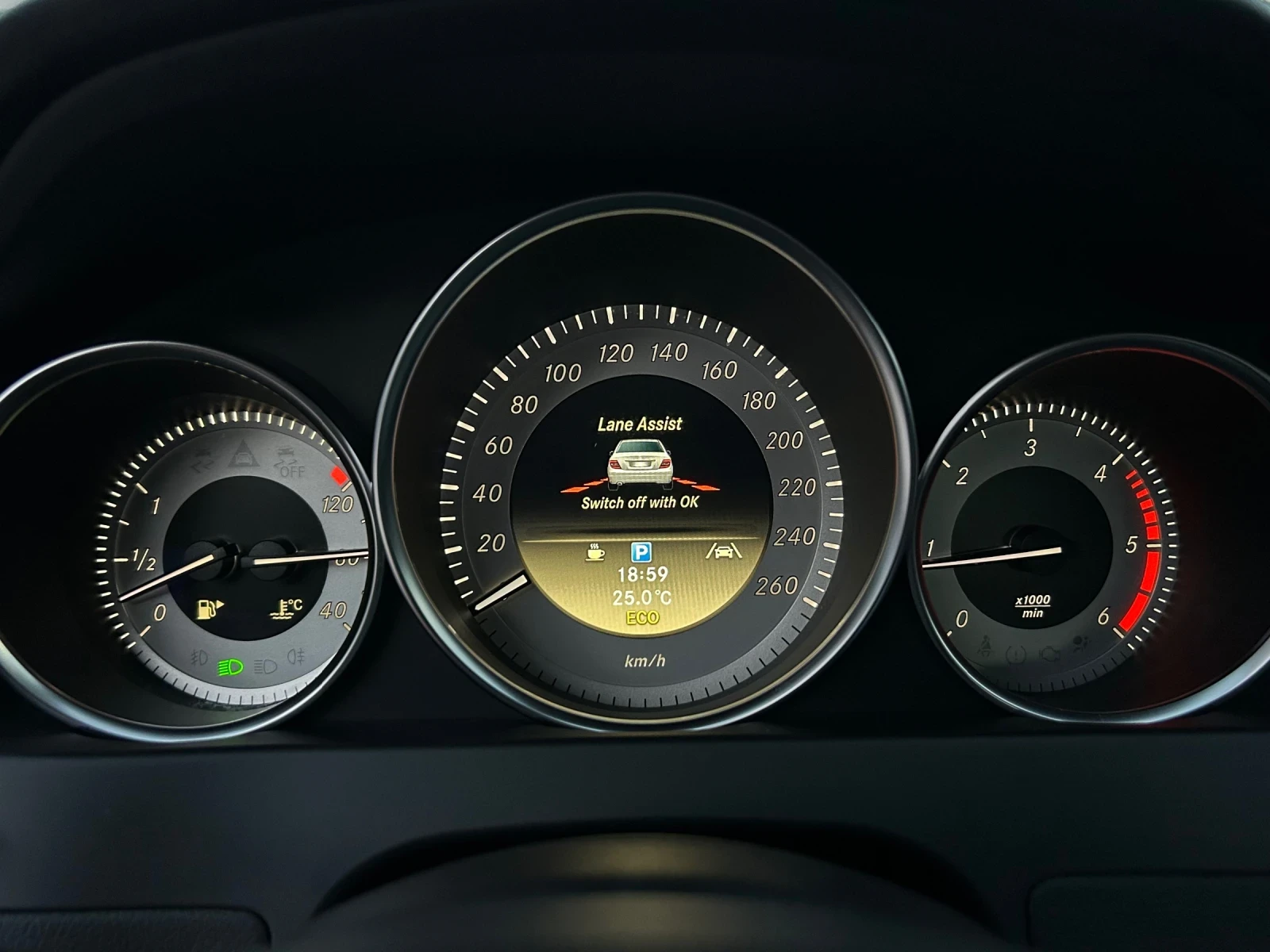 Mercedes-Benz C 200, снимка 13 - Автомобили и джипове - 55236489