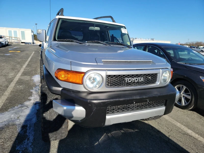 Toyota Fj cruiser, снимка 2 - Автомобили и джипове - 48726011