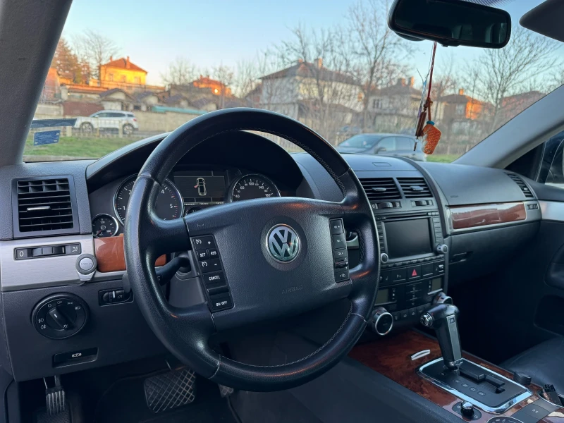 VW Touareg 3.0 TDI, снимка 4 - Автомобили и джипове - 48998487