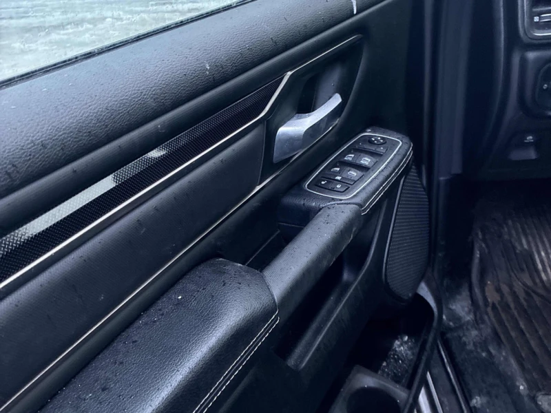 Dodge RAM 1500 CARFAX* АВТОФИНАНСИРАНЕ* БЕЗ ПЪРВОНАЧАЛНА ВНОСКА* , снимка 10 - Автомобили и джипове - 53051287