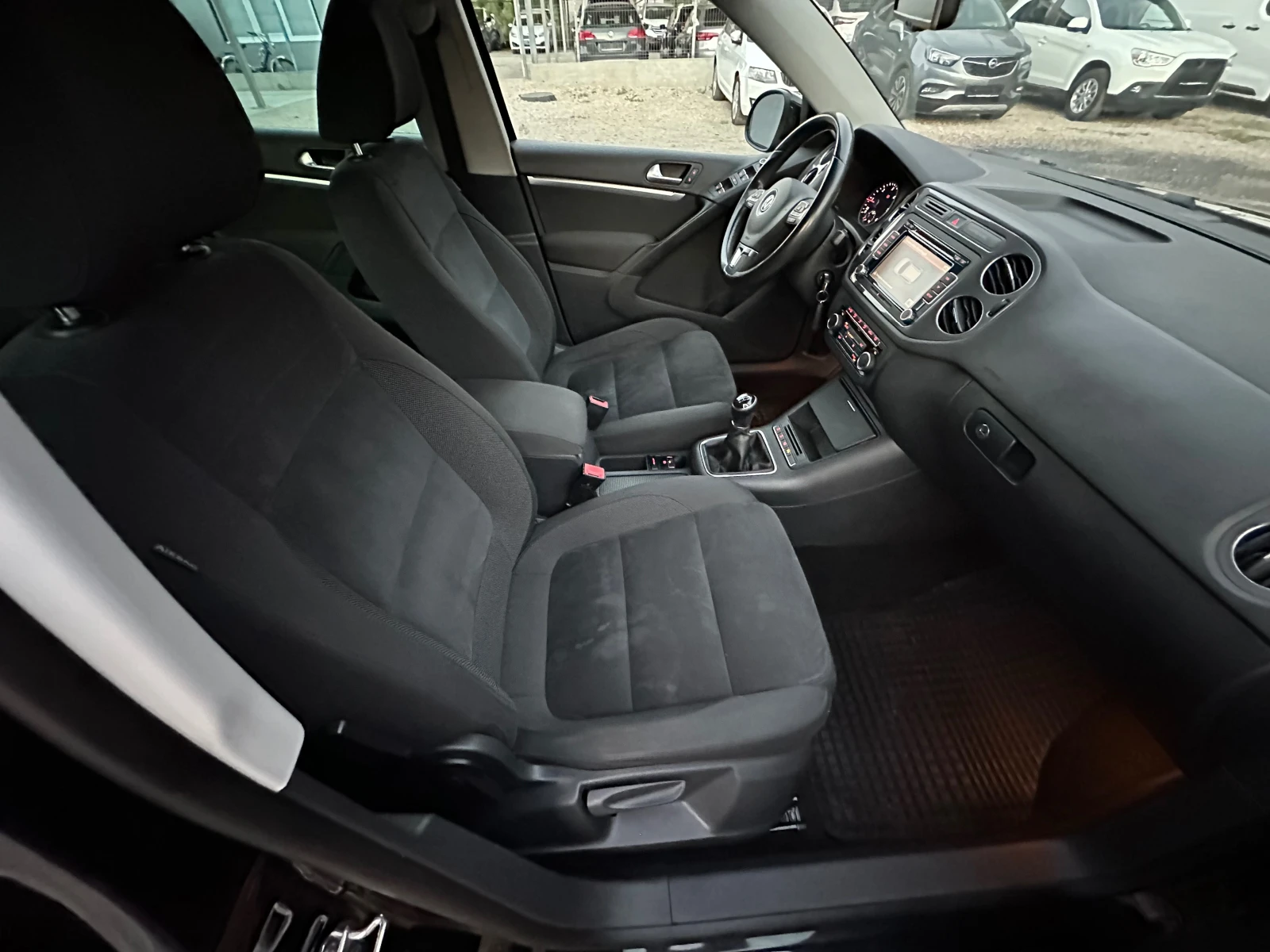 VW Tiguan 2.0TDI* FACE* TOP - изображение 10