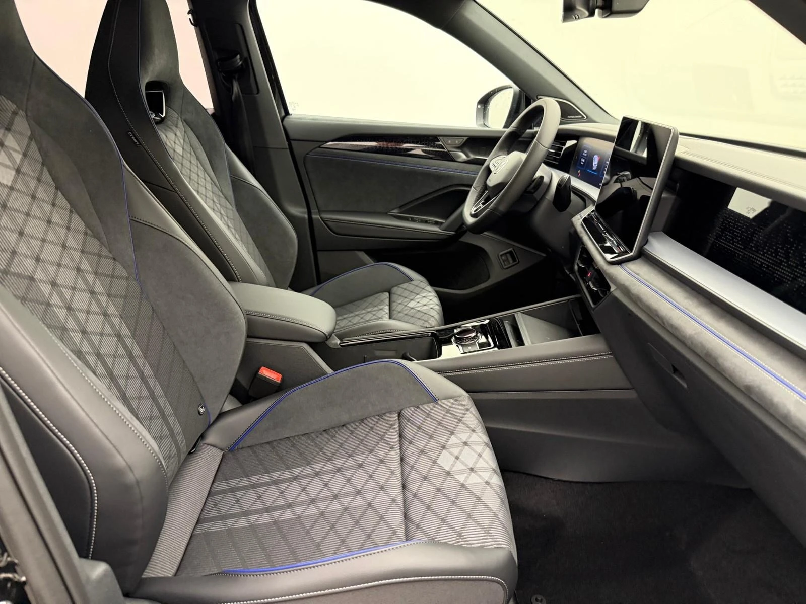 VW Tayron 1.5* HIBRID* R-LINE* H&K* HEAD-UP* KEYLESS* DISTR* | Mobile.bg   12