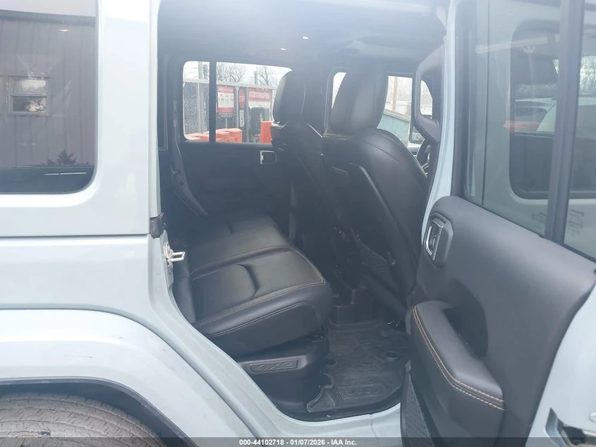 Jeep Wrangler 2l 4Xe Sahara 4Xe - изображение 8