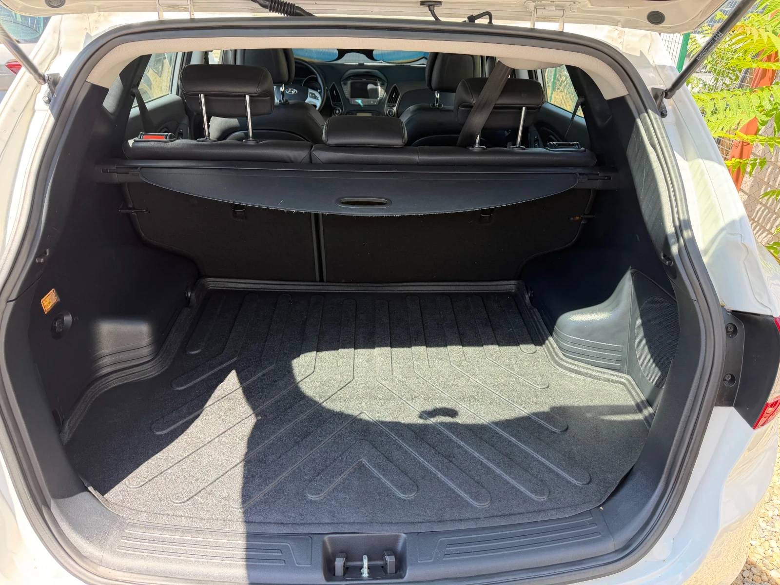 Hyundai IX35 2.0CRDI НАВИ 4х4КОЖА ПОДГРЕВ ВИДЕО ТЕГЛИЧ ЛИЗИНГ, снимка 16 - Автомобили и джипове - 54997239