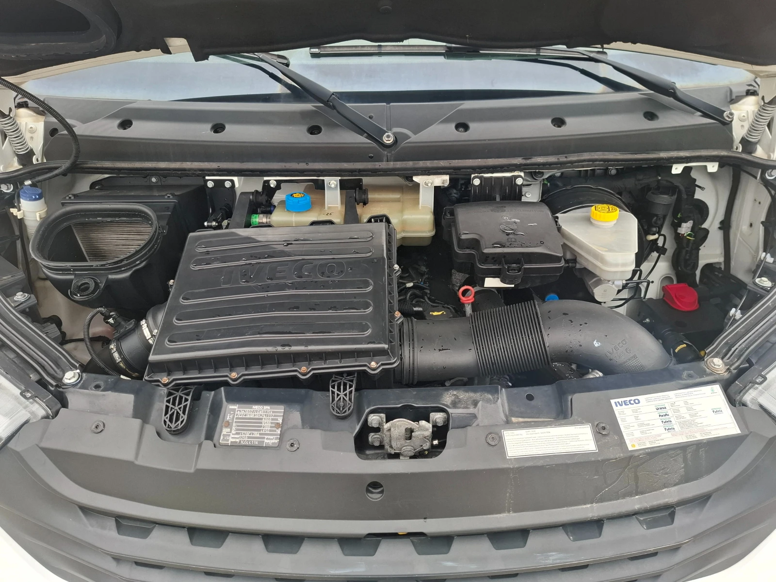 Iveco Daily 3.0/Euro6B/220V/Климатик, снимка 16 - Бусове и автобуси - 53883457