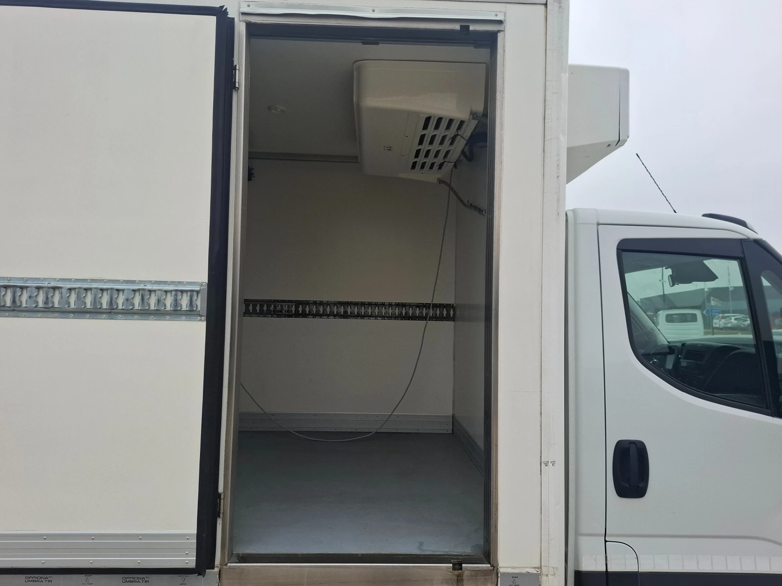 Iveco Daily 3.0/Euro6B/220V/Климатик, снимка 9 - Бусове и автобуси - 53883457