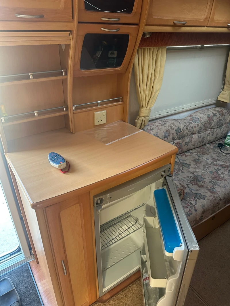 Каравана Compas COMPASS-PENTARA 432- ТОП състяние, снимка 8 - Каравани и кемпери - 51303119