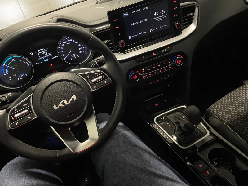 Kia Ceed 1.6 PHEV(Plug-in hybrid), снимка 9 - Автомобили и джипове - 52285599