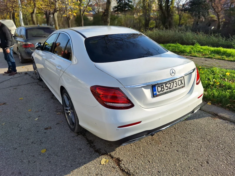 Mercedes-Benz E 220, снимка 4 - Автомобили и джипове - 52493924