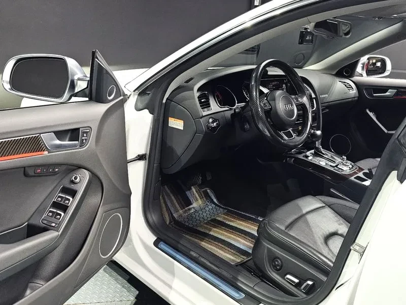 Audi A5 2.0 TDI Quattro, снимка 12 - Автомобили и джипове - 54146223