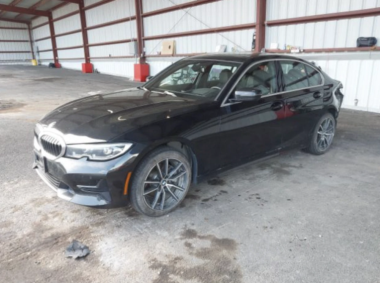 BMW 330 XDRIVE* HEAD-UP* ПОДГРЕВ* KEYLESS* AMBIENT LIGHT - изображение 3