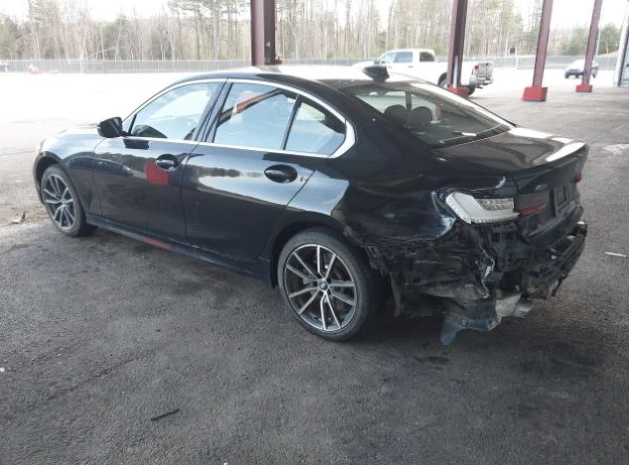 BMW 330 XDRIVE* HEAD-UP* ПОДГРЕВ* KEYLESS* AMBIENT LIGHT - изображение 4